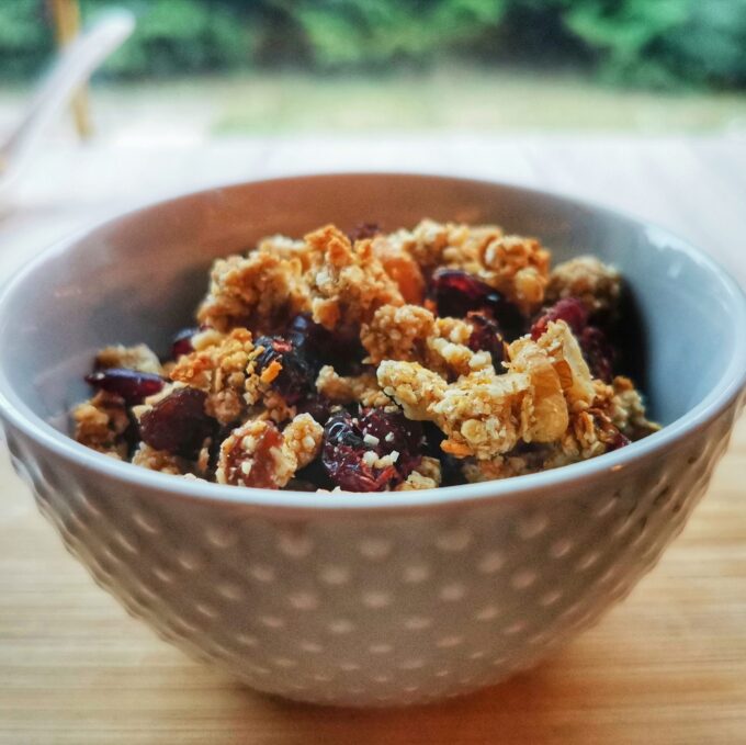 áfonyás-granola-recept-vegánblog.jpg