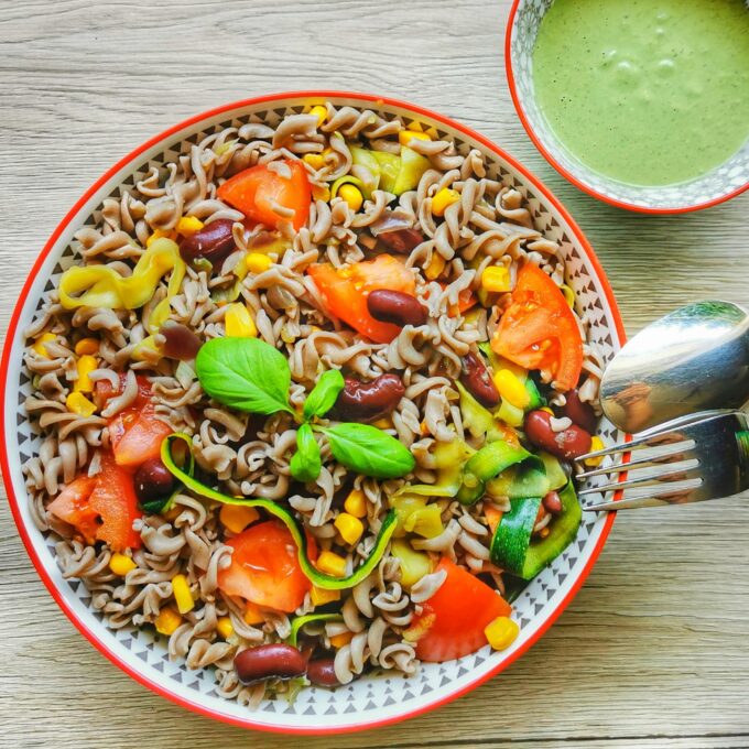 cukkinis tészta saláta diós pestoval vegánblog recept